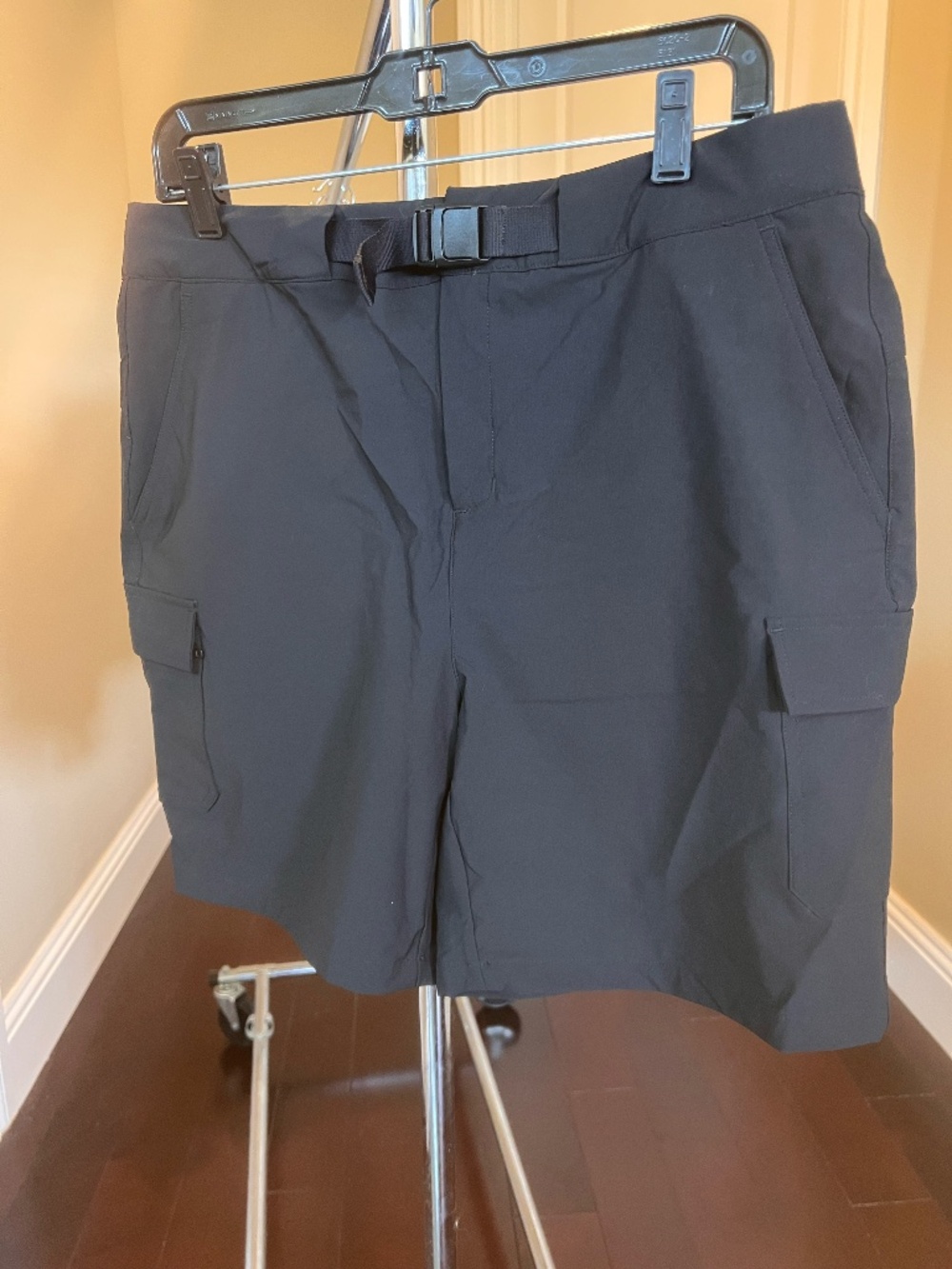 Women's Black 7" Hiking Cargo Shorts